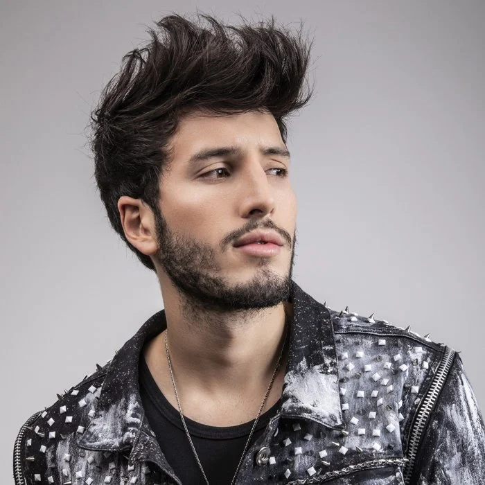 SEBASTIÁN YATRA : LA FUSION CONTAGIEUSE DE LA POP LATINE
