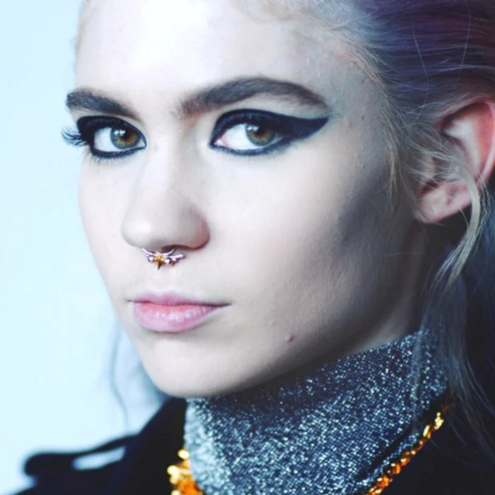 GRIMES : LA REINE DE L'AVANT-GARDE POP CANADIENNE