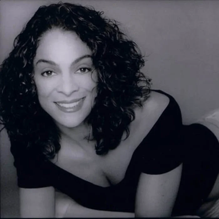 JASMINE GUY : BIOGRAPHIE DE L'ACTRICE ET CHANTEUSE AMÉRICAINE