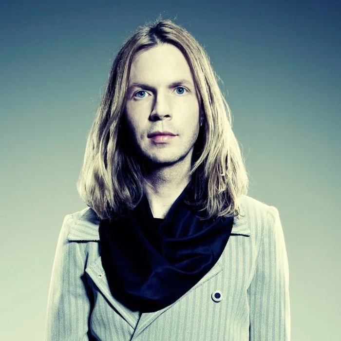BECK : LE GÉNIE ÉCLECTIQUE DU ROCK ALTERNATIF