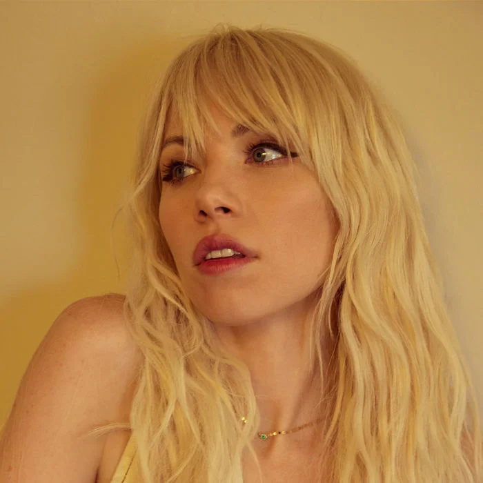 CARLY RAE JEPSEN : LA REINE DE LA POP QUI A CONQUIS LE MONDE