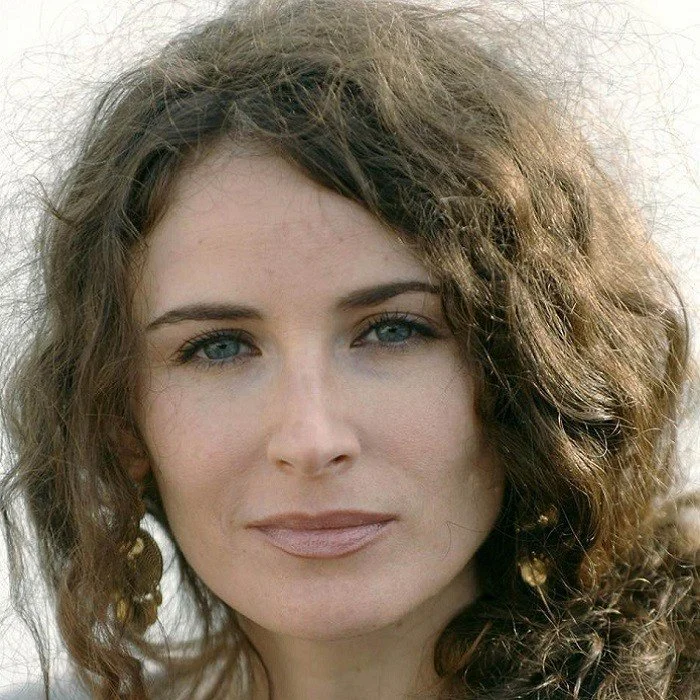 ELSA LUNGHINI : LA VOIX DOUCE DES ANNÉES 80 ET 90