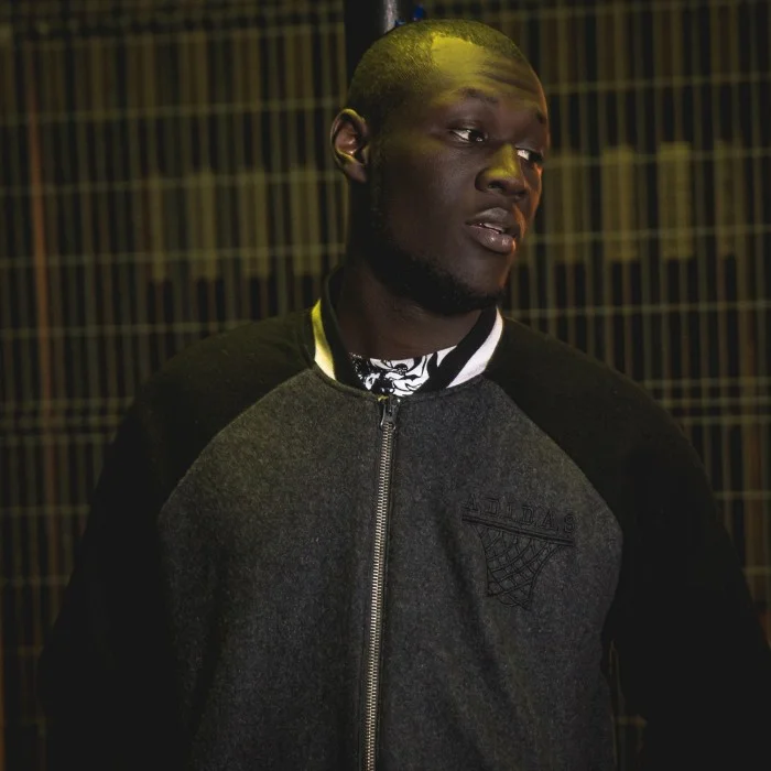 STORMZY : LA VOIX DU GRIME BRITANNIQUE, DE THORNTON HEATH AU SOMMET