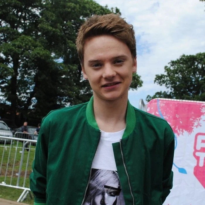 CONOR MAYNARD : BIOGRAPHIE DU CHANTEUR BRITANNIQUE