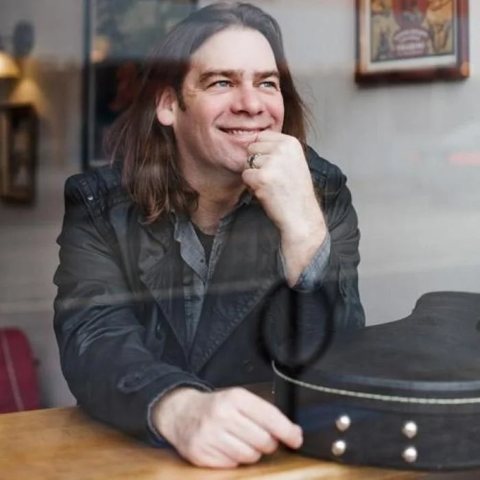 ALAN DOYLE : LA VOIX DE GREAT BIG SEA ENTRE FOLK ET CELTIQUE
