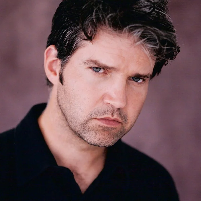 LLOYD COLE : L'ARTISTE BRITANNIQUE QUI A MARQUÉ LE ROCK INDÉ