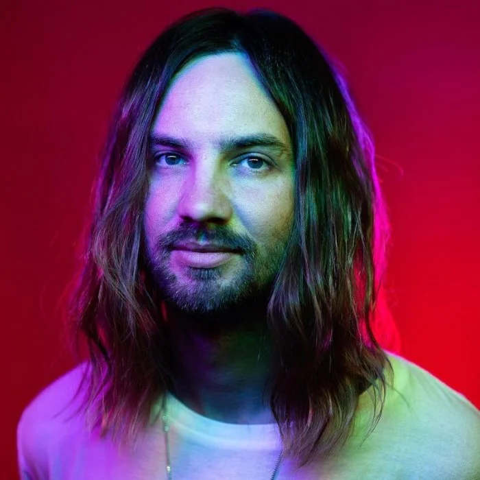 TAME IMPALA : LE GÉNIE AUSTRALIEN DU ROCK PSYCHÉDÉLIQUE