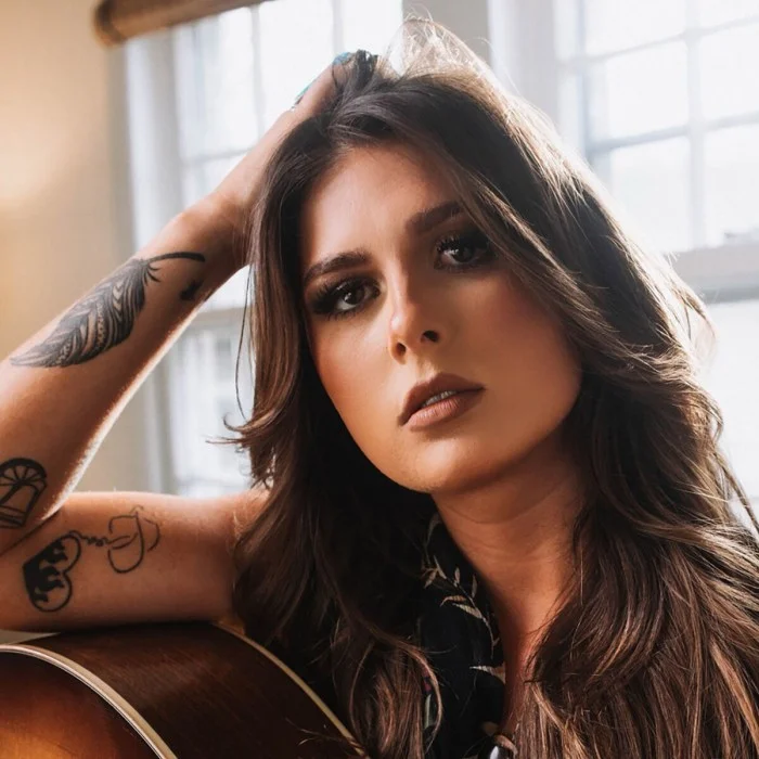 ELLA LANGLEY : LA VOIX MONTANTE DE LA COUNTRY AMÉRICAINE