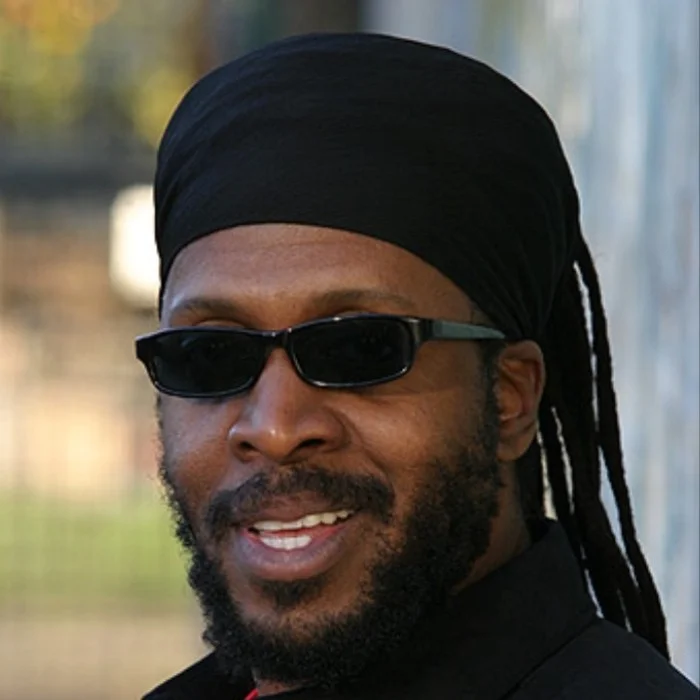 INI KAMOZE : LE PÈRE DU DANCEHALL JAMAÏCAIN