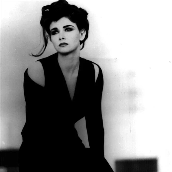 CATHY DENNIS : LA REINE MÉCONNUE DE LA DANCE-POP
