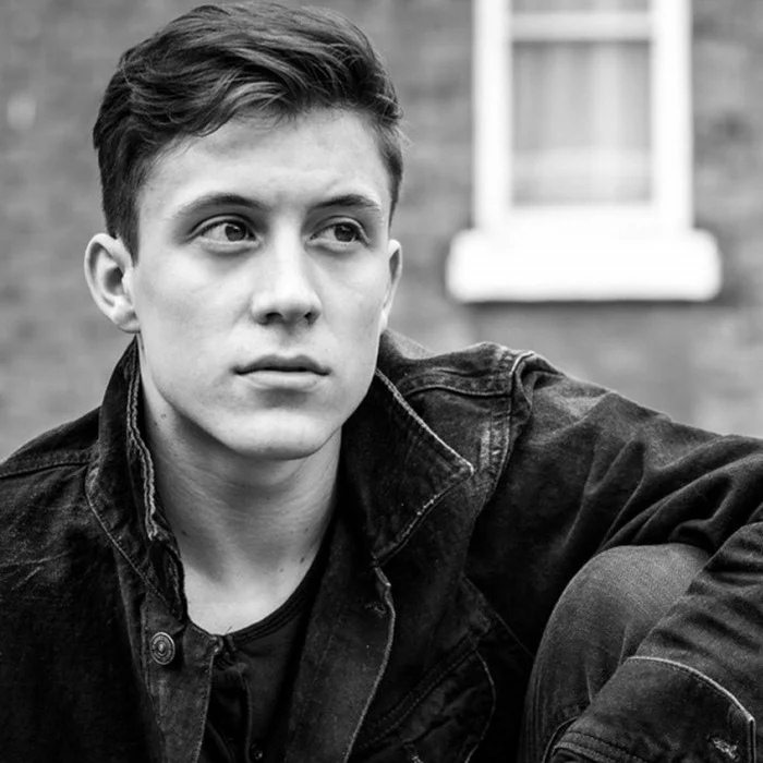 LOÏC NOTTET : LA VOIX BELGE DE LA POP ALTERNATIVE