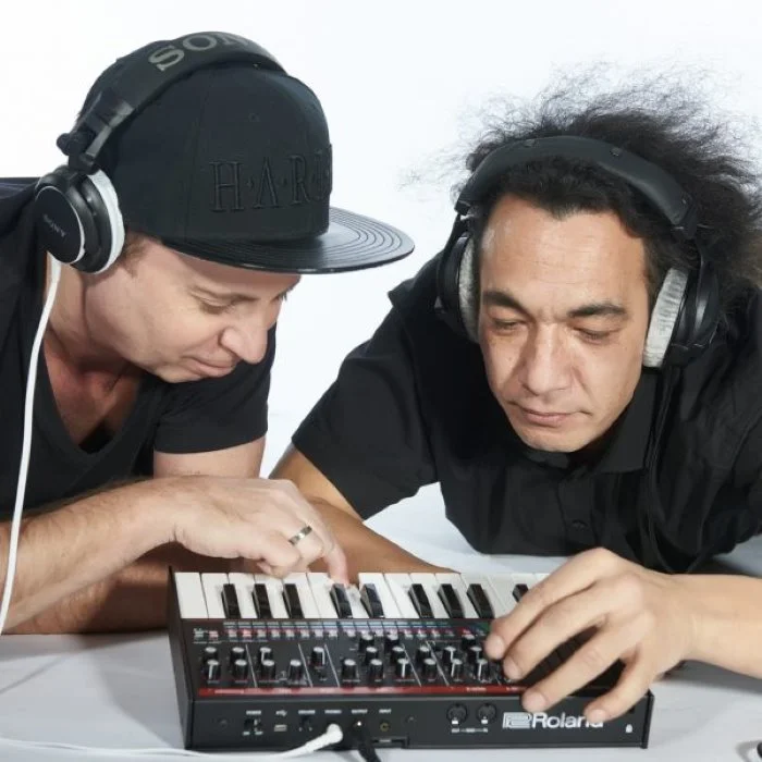 INTERACTIVE : LE GROUPE ELECTRONIQUE ALLEMAND DES ANNEES 90