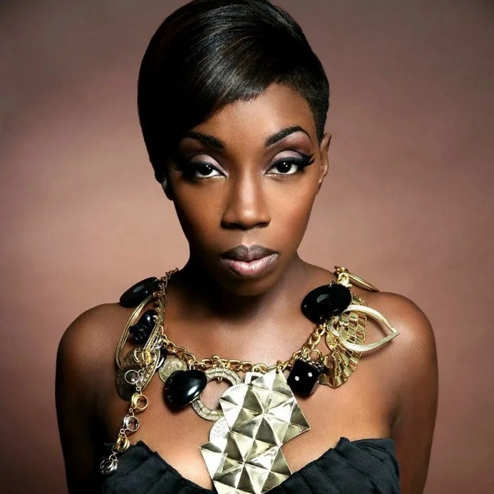 ESTELLE : LA VOIX ANGLAISE DU R&B CONTEMPORAIN