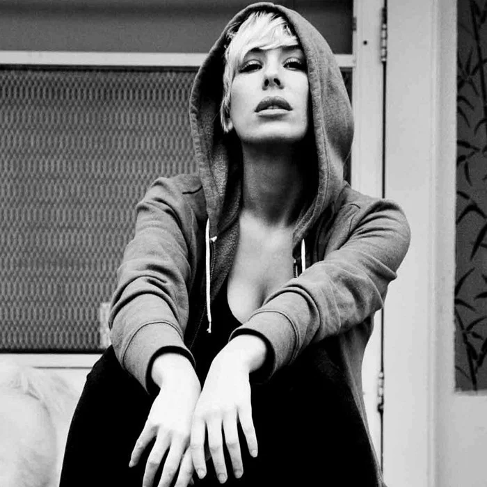 ESTHERO : LA VOIX MYSTÉRIEUSE DU TRIP-HOP CANADIEN