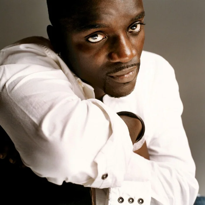 AKON : LA VOIX DU R&B QUI A MARQUÉ LES ANNÉES 2000