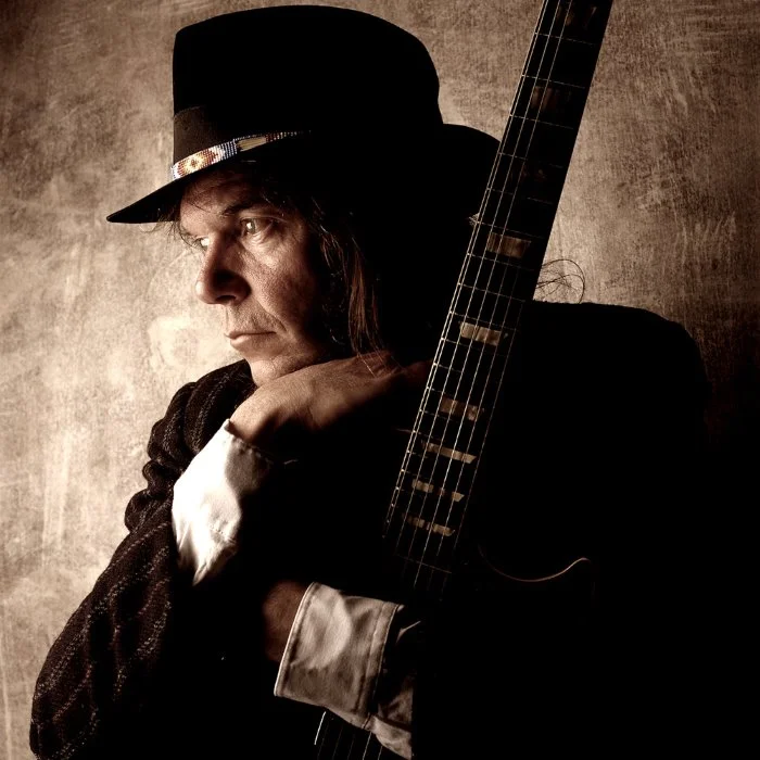 NEIL YOUNG BIOGRAPHIE : LÉGENDE CANADIENNE DU FOLK ROCK