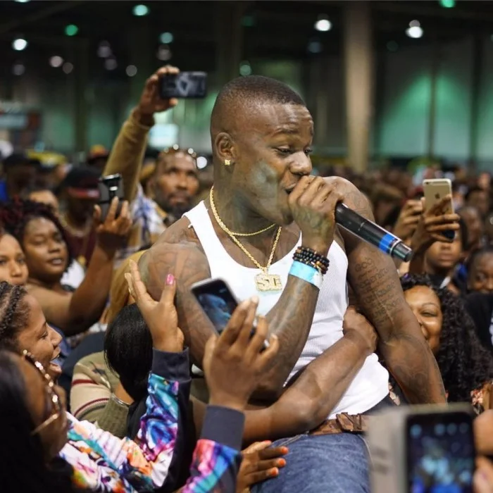 DABABY : BIOGRAPHIE DU RAPPEUR AMÉRICAIN AU FLOW INCONFONDABLE