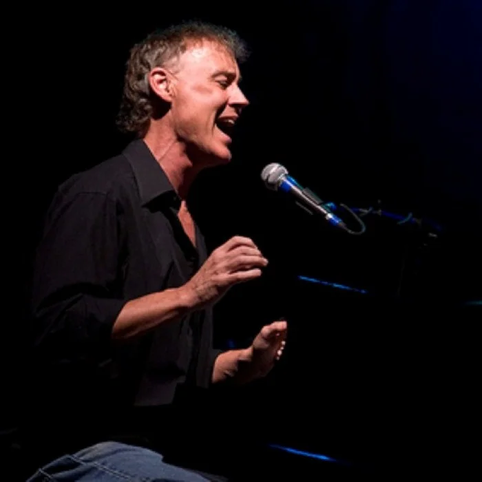 BRUCE HORNSBY : VOIX DU PIANO ROCK AMÉRICAIN