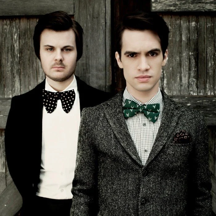 PANIC! AT THE DISCO : UNE AVENTURE MUSICALE ENTRE POP PUNK ET FANTAISIE