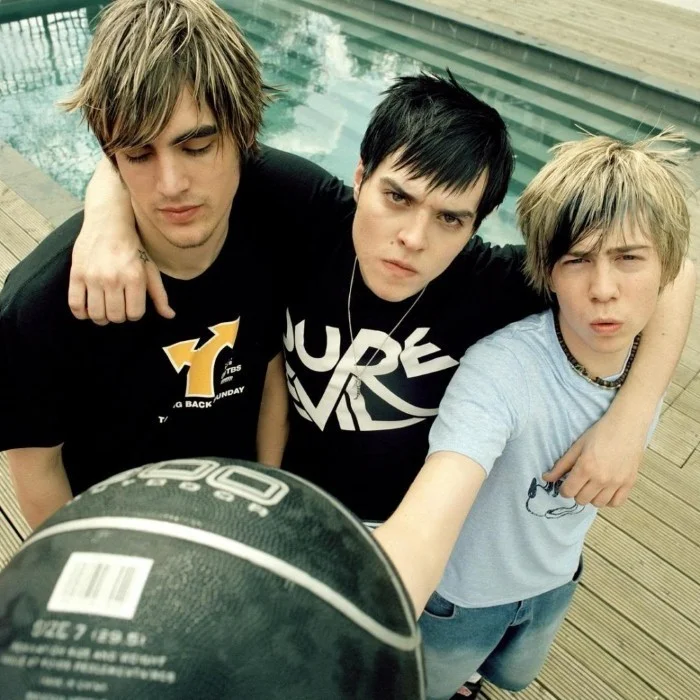 BUSTED : LE TRIO POP ROCK BRITANNIQUE QUI A MARQUÉ LES ANNÉES 2000