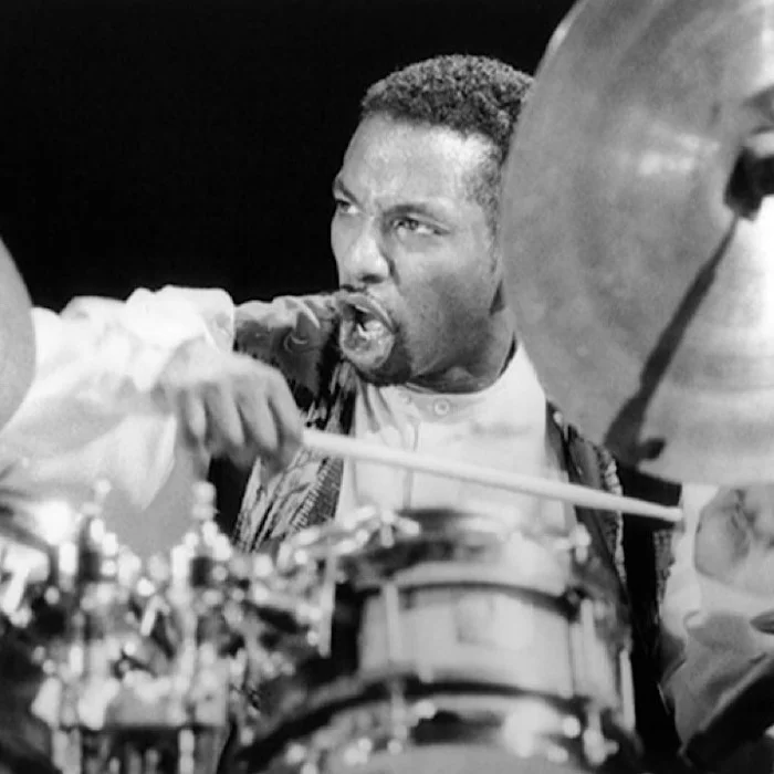BILLY KILSON : LE BATTEUR DE JAZZ À LA PUISSANCE CONTAGIEUSE