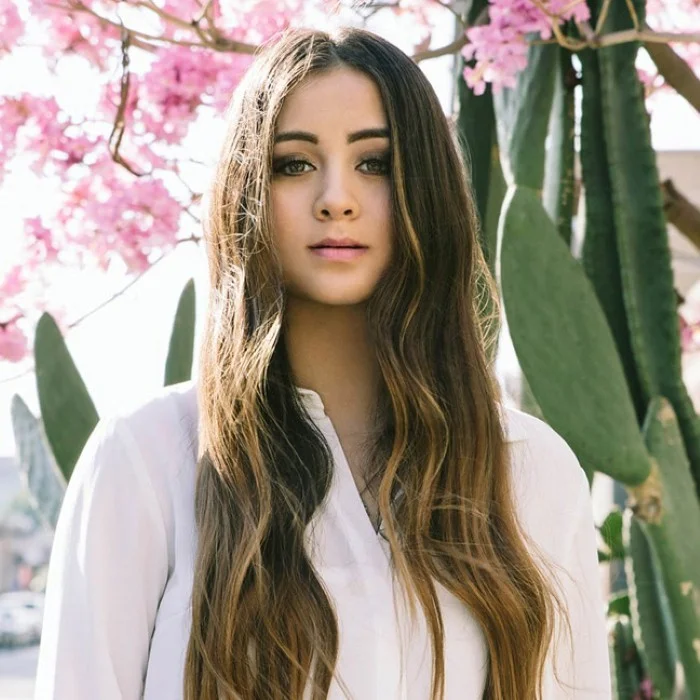 JASMINE THOMPSON : BIOGRAPHIE DE LA STAR DE LA POP ANGLAISE