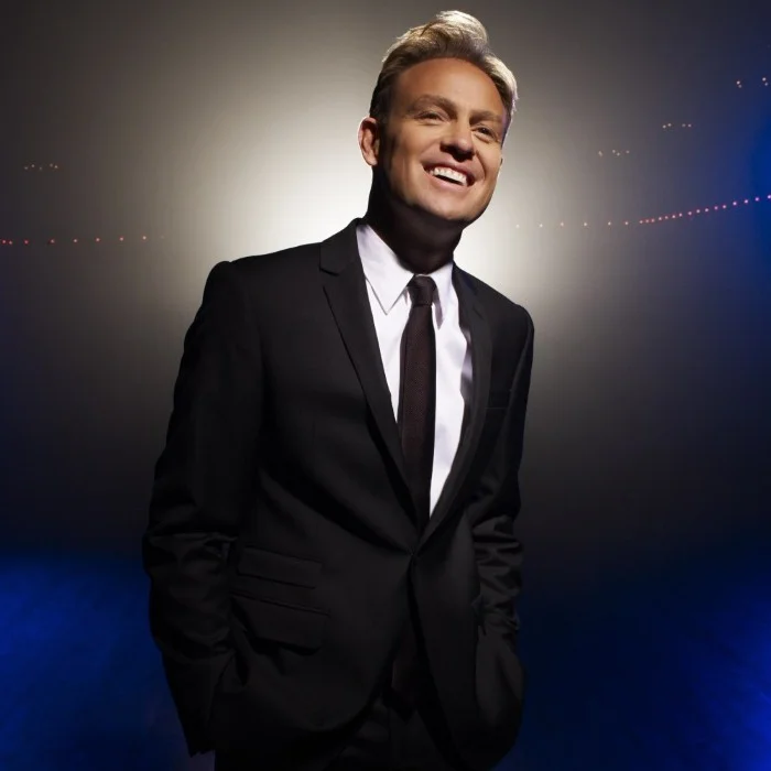 JASON DONOVAN : LA STAR DE NEIGHBOURS DEVENUE IDOLE POP