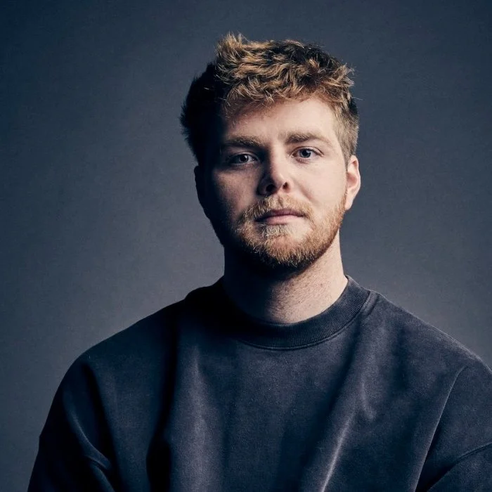ALEX WARREN : DE TIKTOK À LA SCÈNE POP INTERNATIONALE