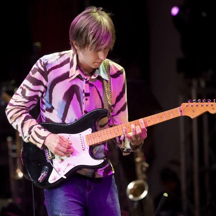 ERIC JOHNSON : LA VOIX MÉLODIQUE DES FRUIT BATS