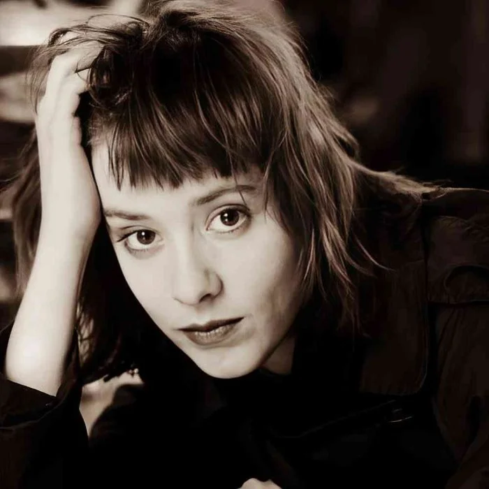 SUZANNE VEGA : LA VOIX INTEMPORELLE DU FOLK POP