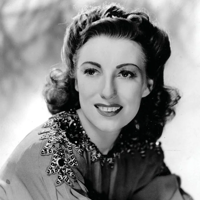 VERA LYNN : LA REINE DES CŒURS BRITANNIQUE