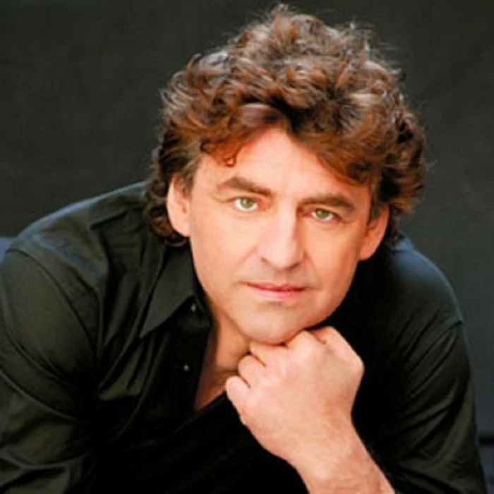 CLAUDE BARZOTTI : LA VOIX ÉMOUVANTE DE LA CHANSON FRANÇAISE