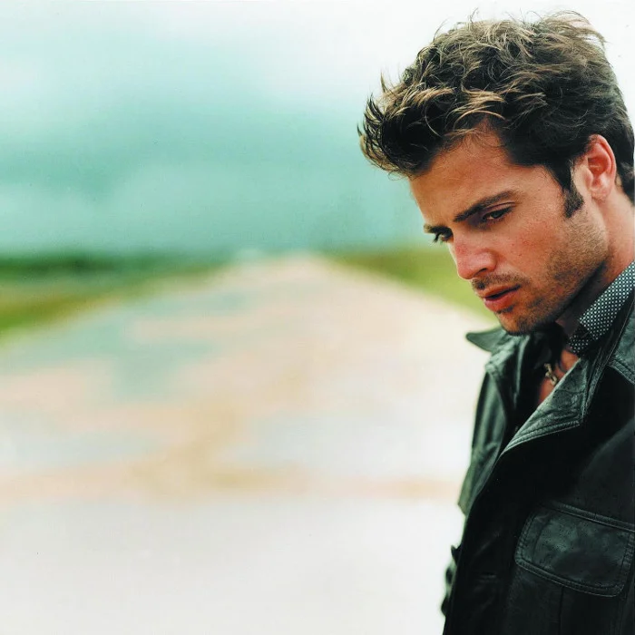 DAVID CHARVET : LE CHANTEUR FRANÇAIS QUI A CONQUIS LE MONDE