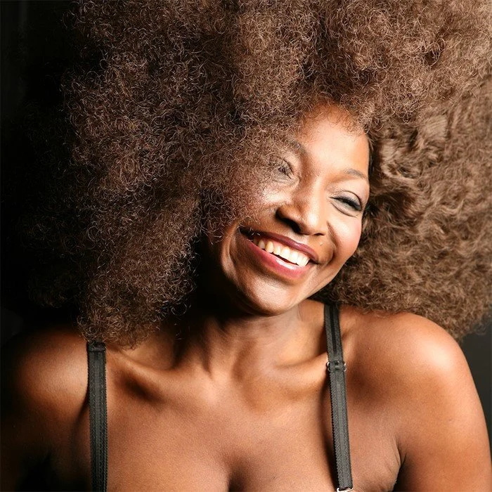 SHANNON, LA VOIX ICONIQUE DU FREESTYLE ET DE LA DANCE-POP