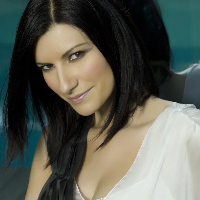 LAURA PAUSINI : LA VOIX ITALIENNE QUI A CONQUIS LE MONDE