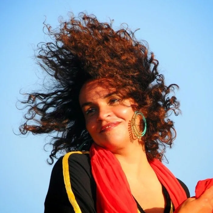 AMINA ANNABI : LA VOIX FRANCO-TUNISIENNE QUI A CONQUIS LE MONDE