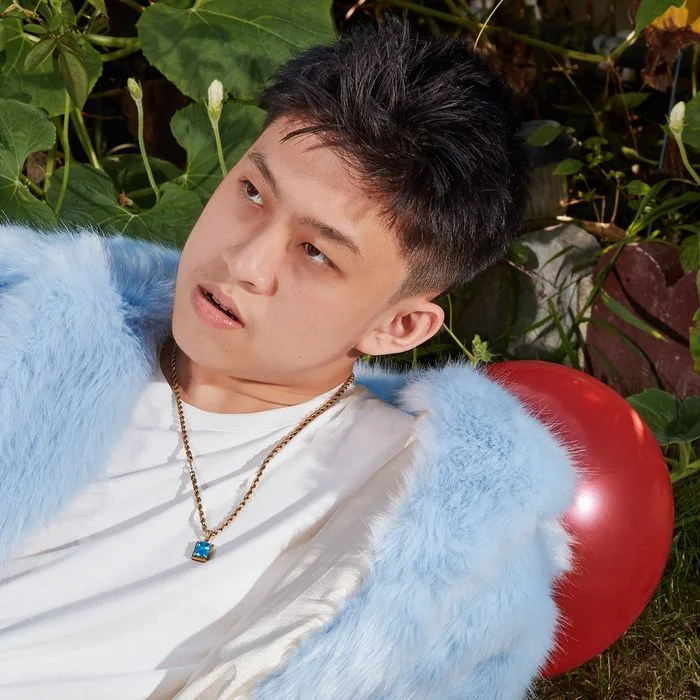 RICH BRIAN : DU RAP INDONÉSIEN À LA SCÈNE MONDIALE