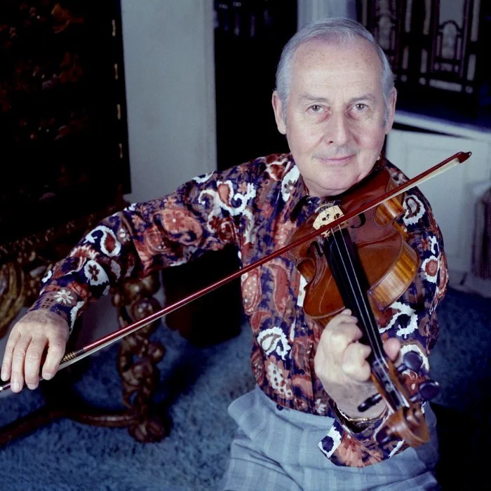 STÉPHANE GRAPPELLI : LE VIOLONISTE QUI A INVENTÉ LE JAZZ MANOUCHE