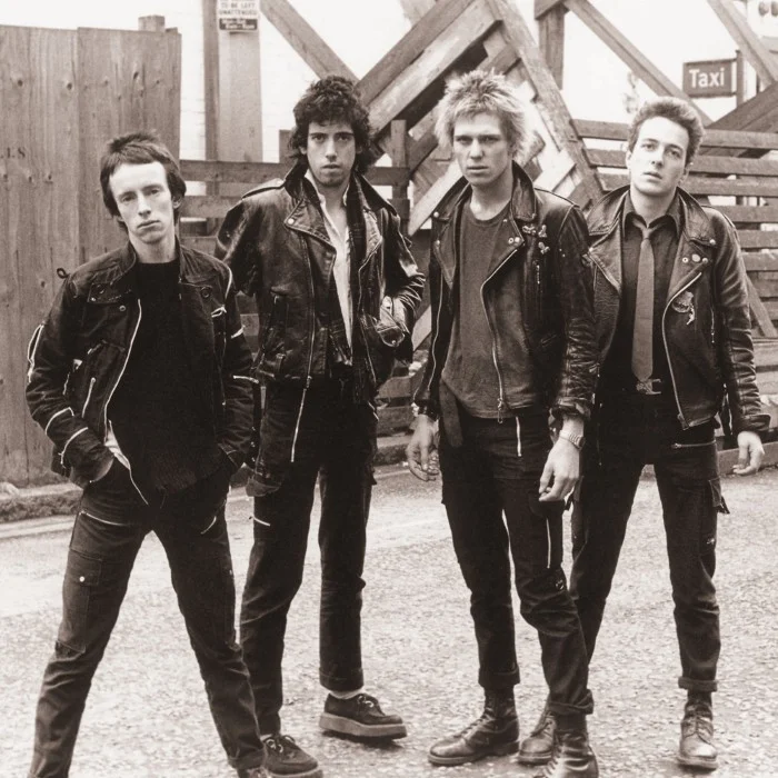 THE CLASH : LE GROUPE PUNK ROCK LEGENDAIRE