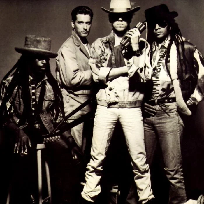 BIG AUDIO DYNAMITE : LA FUSION EXPLOSIVE DU ROCK ET DE LA CULTURE CLUB