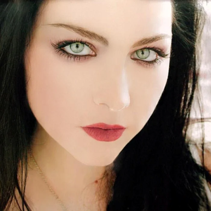 AMY LEE : LA VOIX ENVOÛTANTE D'EVANESCENCE