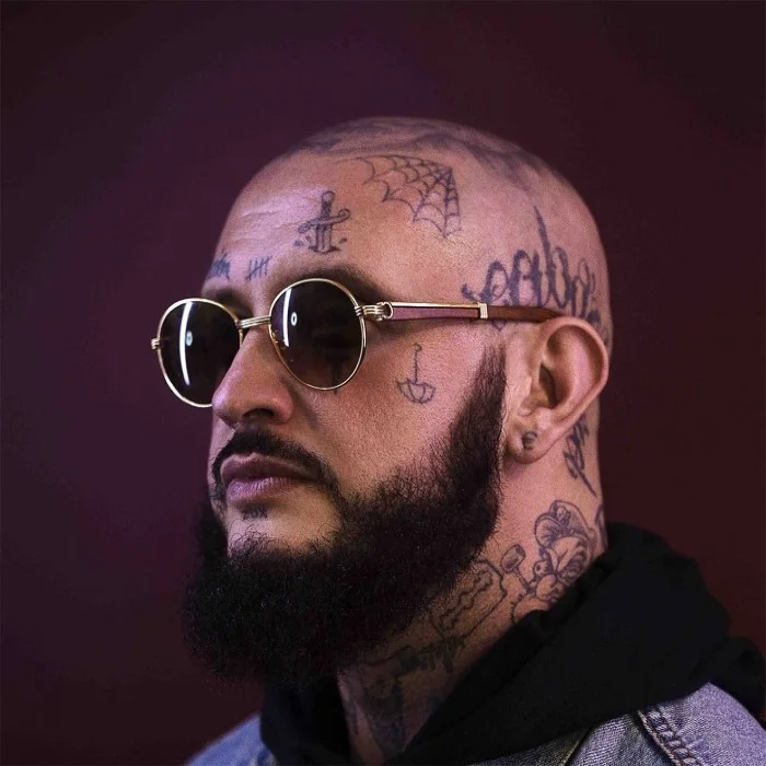SETH GUEKO : LE RAPPEUR FRANÇAIS QUI A MARIÉ HUMOUR ET HARDCOUR