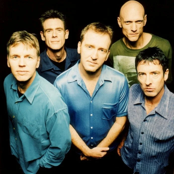MIDNIGHT OIL : LE GROUPE DE ROCK AUSTRALIEN QUI A MARQUE LA SCÈNE MUSICALE
