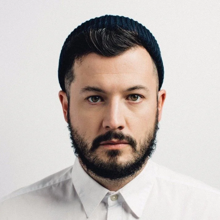 SYML : L'ÉMOTION INDIE FOLK DE BRIAN FENNELL