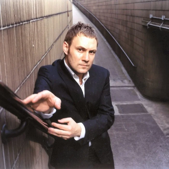 DAVID GRAY : LE CHANTEUR AU CŒUR D'ÉCORCE