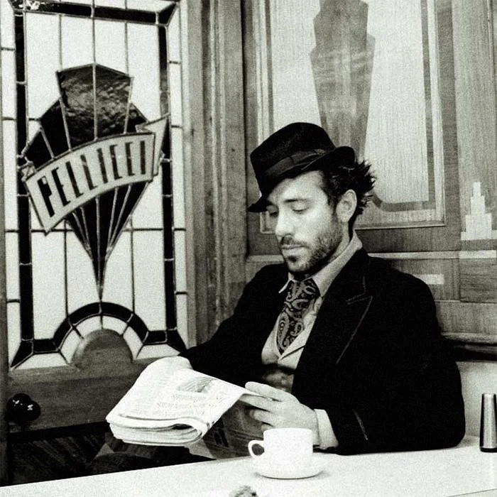 CHARLIE WINSTON : LE FOLK SINGER BRITANNIQUE À LA VOIX RÂPEUSE
