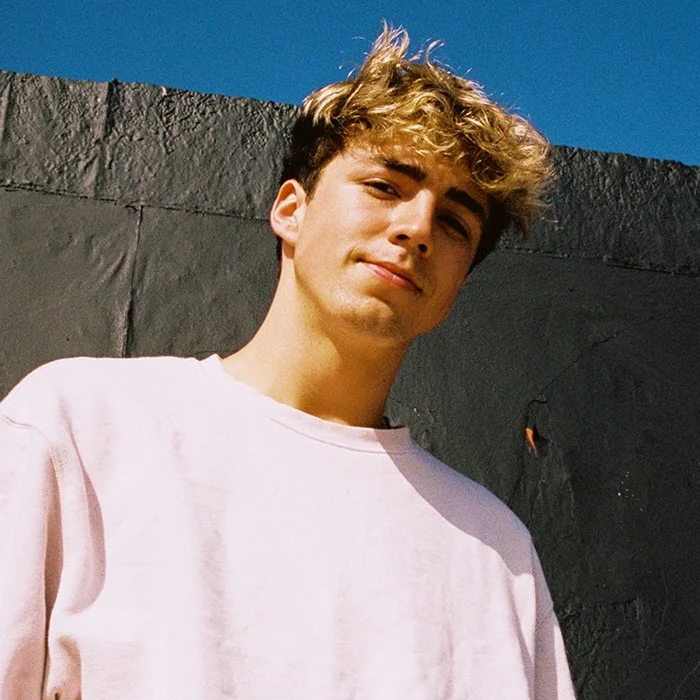 SURF MESA : LE MAESTRO DE L'ELECTRO DÉSENVOLTÉE