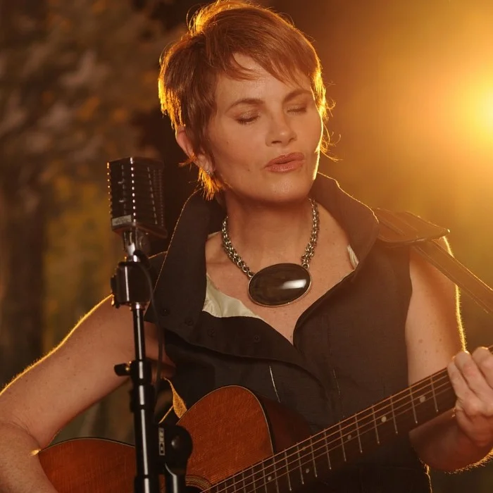 SHAWN COLVIN : VOIX INTEMPORELLE DU FOLK AMÉRICAIN
