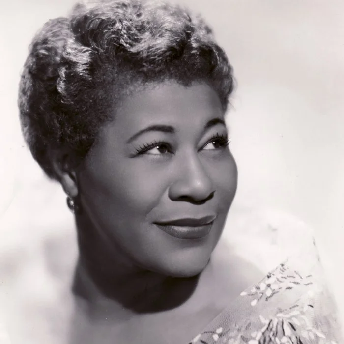 ELLA FITZGERALD : LA VOIX LÉGENDAIRE DU JAZZ AMÉRICAIN