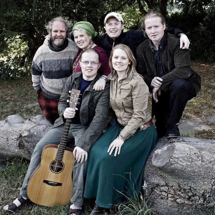 THE KELLY FAMILY : UNE SAGA FAMILIALE ENTRE FOLK ET POP